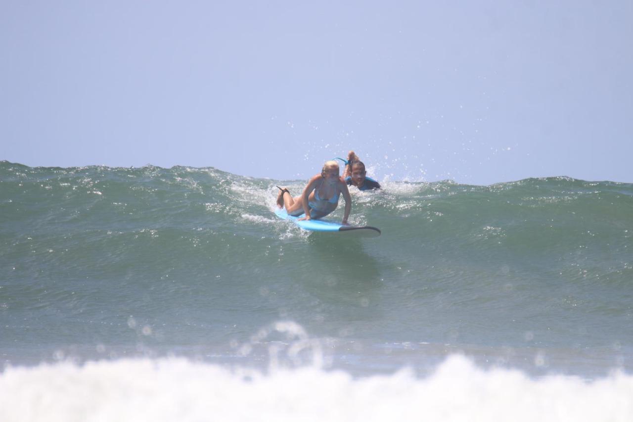 Cocobolo Surf Hotel & School Playa Santa Teresa  エクステリア 写真