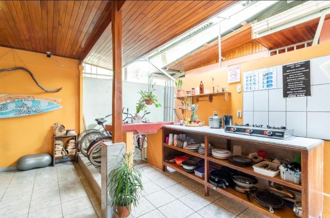 Cocobolo Surf Hotel & School Playa Santa Teresa  エクステリア 写真